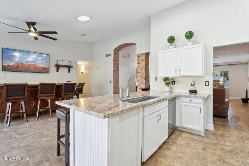 12-web-or-mls-4740-e-villa-maria-dr