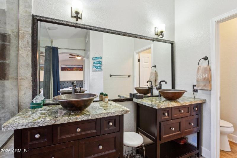 24-web-or-mls-4740-e-villa-maria-dr