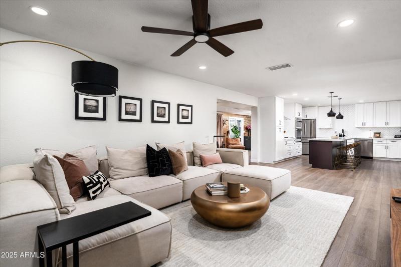 18-8341 E Hubbell St (18 of 39)