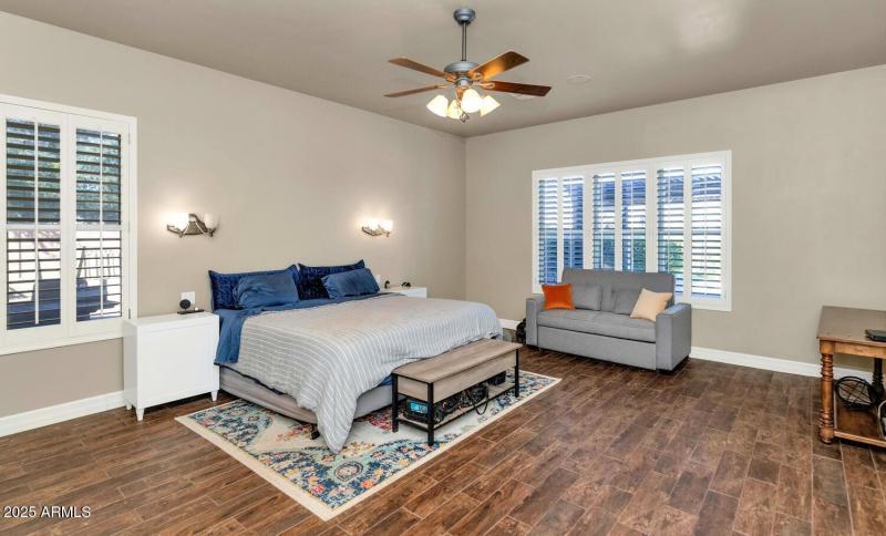 8406 W Williams Rd-large-017-025-8406 W