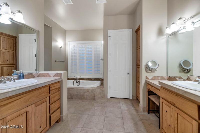 8406 W Williams Rd-large-019-012-8406 W