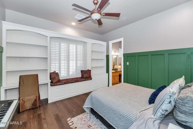 8406 W Williams Rd-large-022-019-8406 W