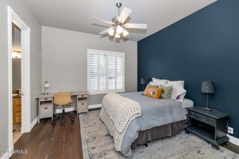 8406 W Williams Rd-large-024-014-8406 W