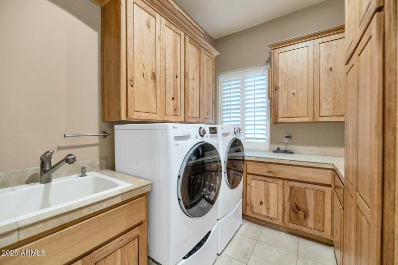 8406 W Williams Rd-large-027-016-8406 W