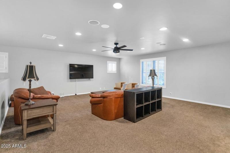 8406 W Williams Rd-large-029-037-8406 W