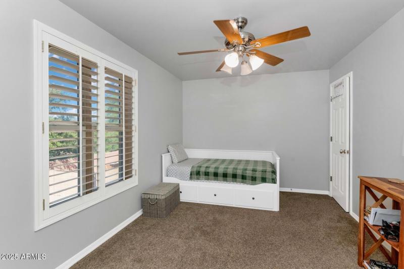 8406 W Williams Rd-large-032-038-8406 W