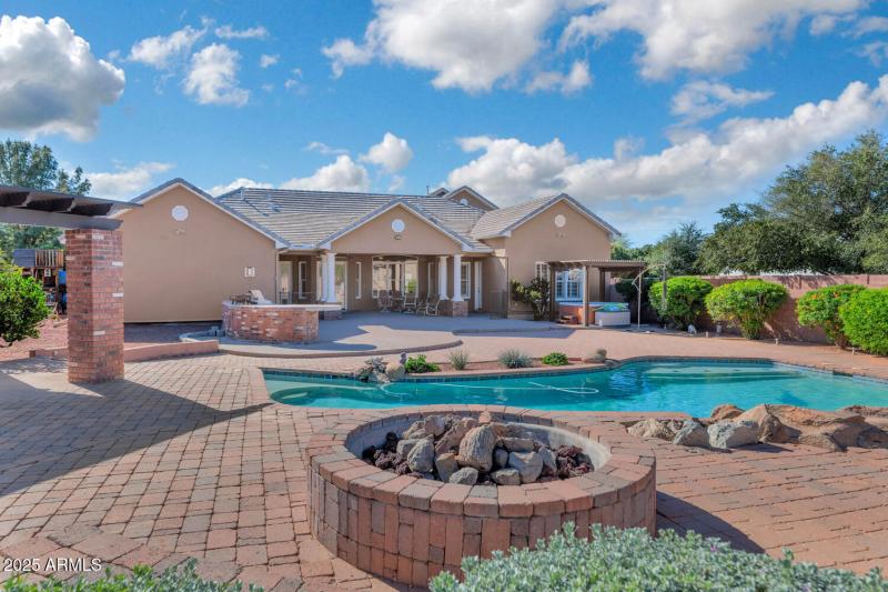 8406 W Williams Rd-large-034-042-8406 W