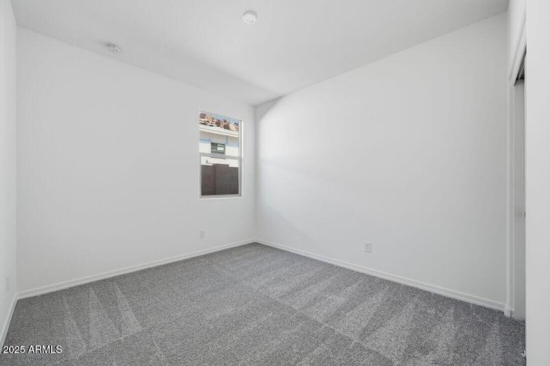 8827 W PASADENA Avenue - Ready Now!