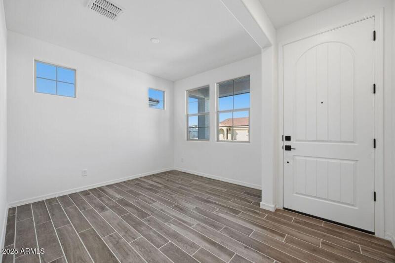 8827 W PASADENA Avenue - Ready Now!