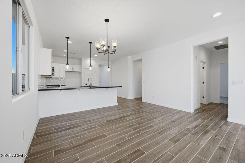 8827 W PASADENA Avenue - Ready Now!