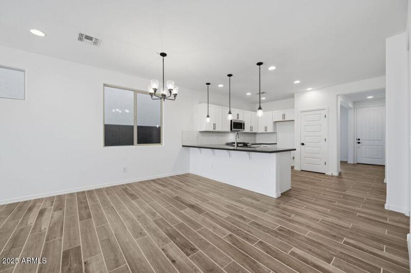 8827 W PASADENA Avenue - Ready Now!