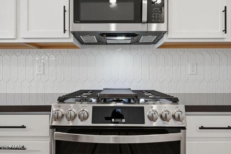 8827 W PASADENA Avenue - Ready Now!