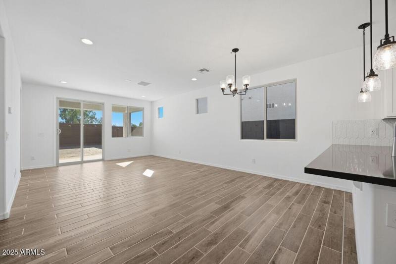 8827 W PASADENA Avenue - Ready Now!