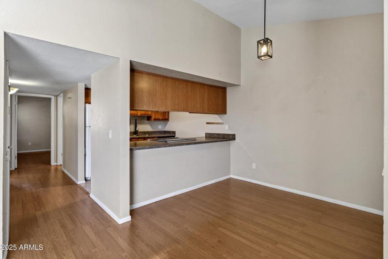 1402 E Guadalupe Rd-7