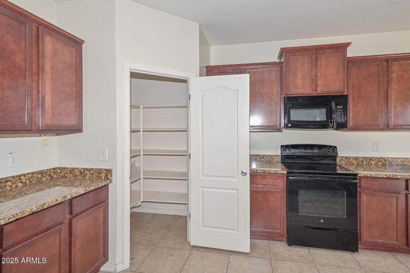 Kitchen-Pantry