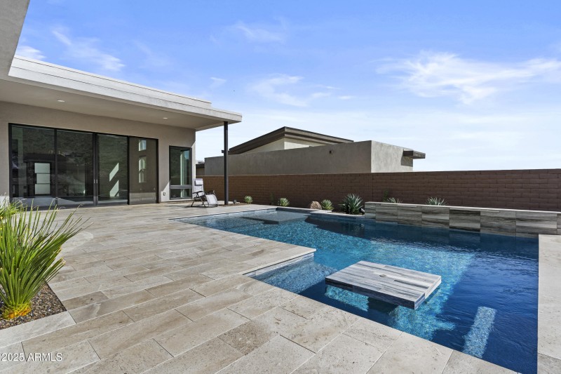 Baja step and swim up table