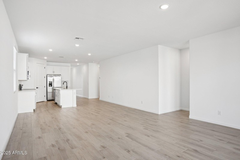 6-web-or-mls-La Senda Dr W-S0511-006