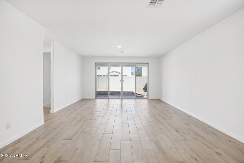 7-web-or-mls-La Senda Dr W-S0511-007