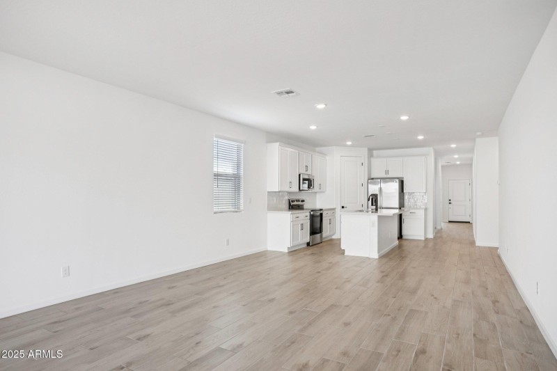 8-web-or-mls-La Senda Dr W-S0511-008