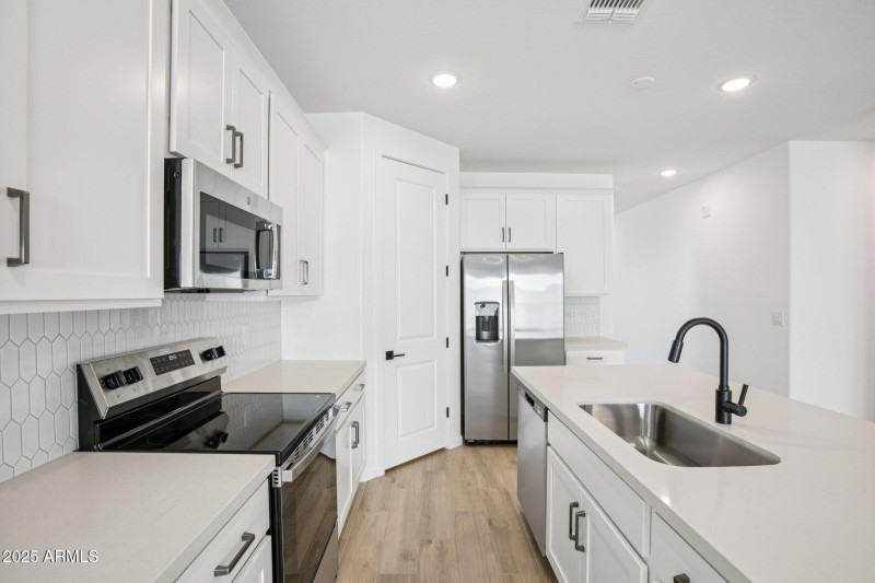 9-web-or-mls-La Senda Dr W-S0511-009