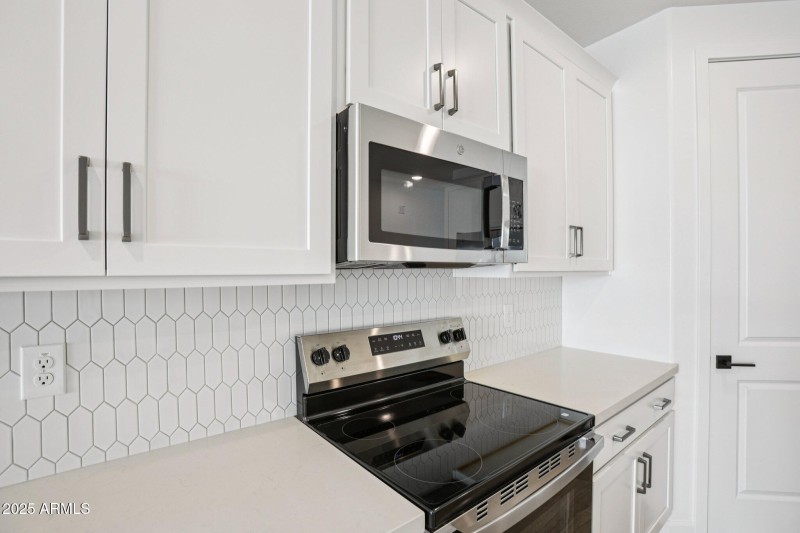 10-web-or-mls-La Senda Dr W-S0511-010