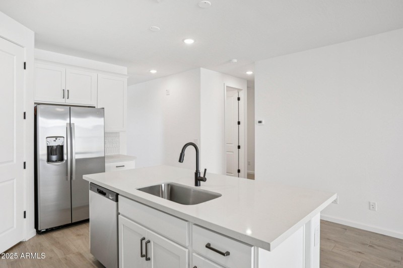 15-web-or-mls-La Senda Dr W-S0511-015