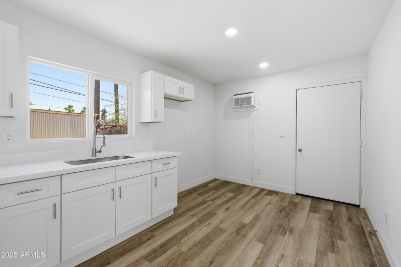 2118_W_Adams_Casita_3