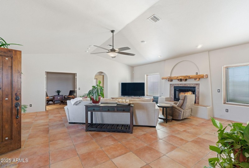 42-web-or-mls-Mustang Trail-31