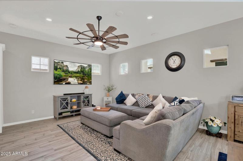 239 E balsam Edgar Rascon Realtor (4)