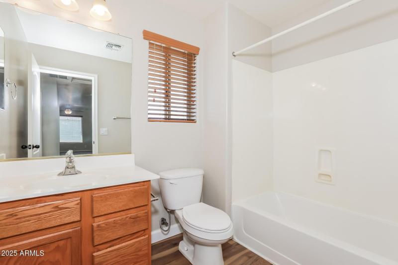 17-photo-Bathroom-685fde19-9b6b-4bed-907