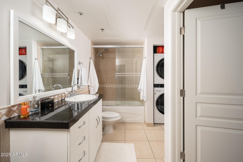 Bathroom with shower/tub combo