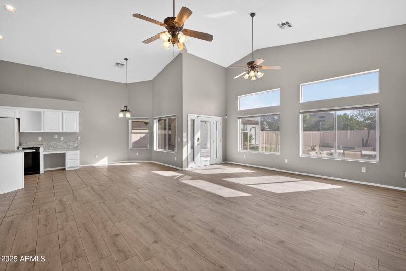 Kitchen/ Living Room