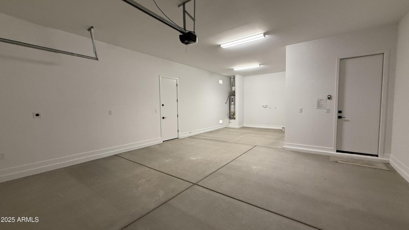 028 - 2.5 Car Garage