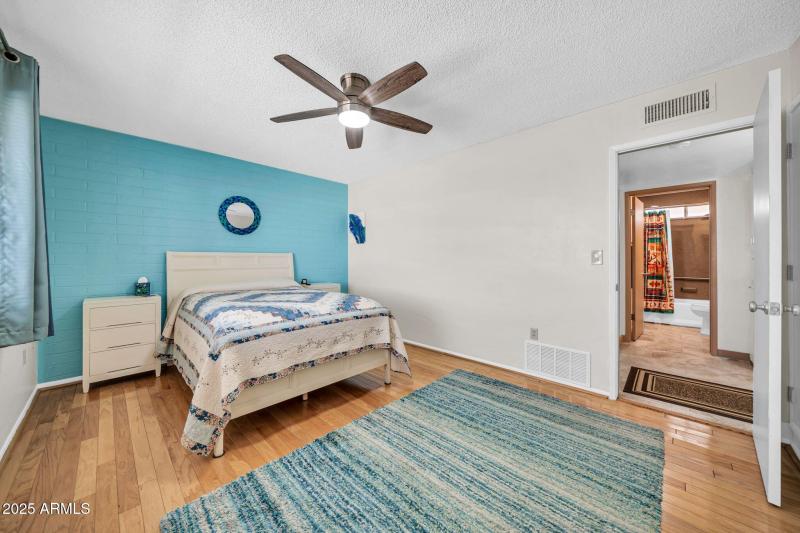 10517 W Cumberland Dr-16