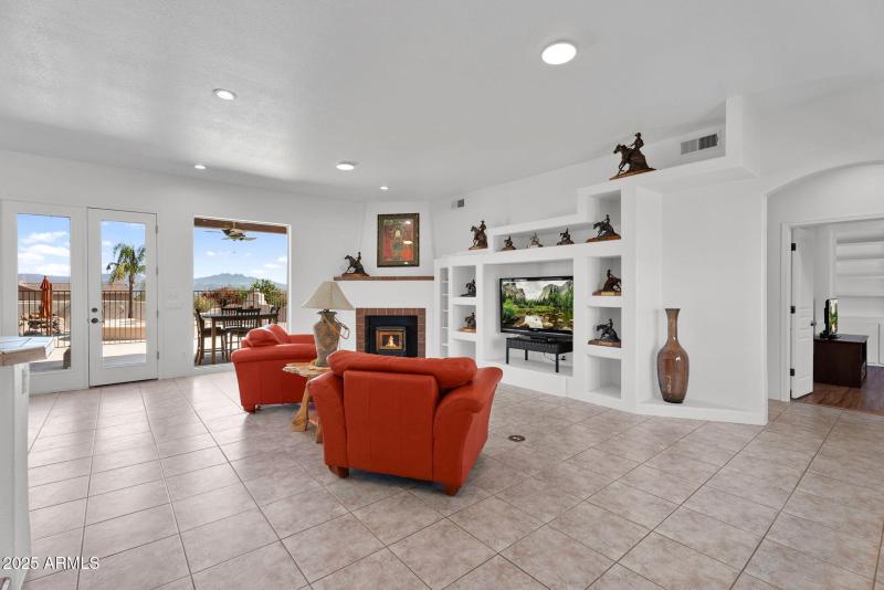 11-web-or-mls-29202 N 146th St -9