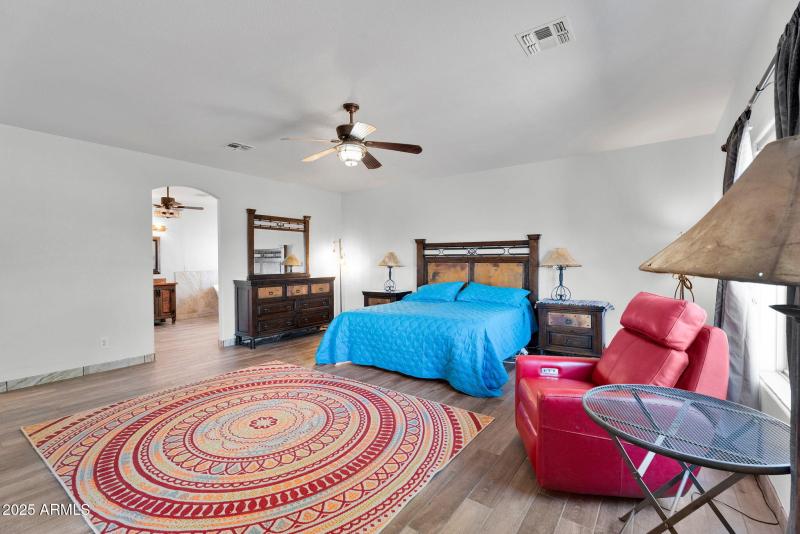 27-web-or-mls-29202 N 146th St -26