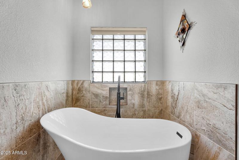 35-web-or-mls-29202 N 146th St -34