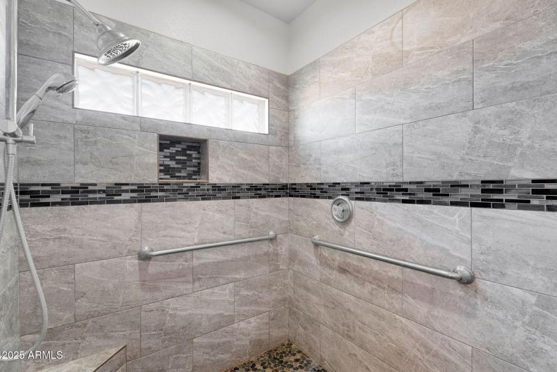 36-web-or-mls-29202 N 146th St -35