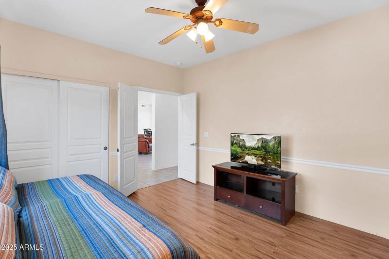 40-web-or-mls-29202 N 146th St -37