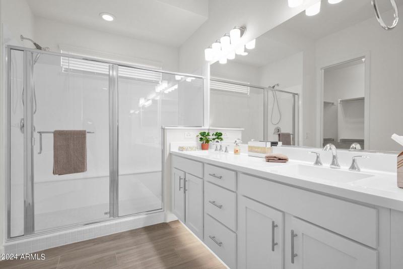 King Primary En Suite Bath