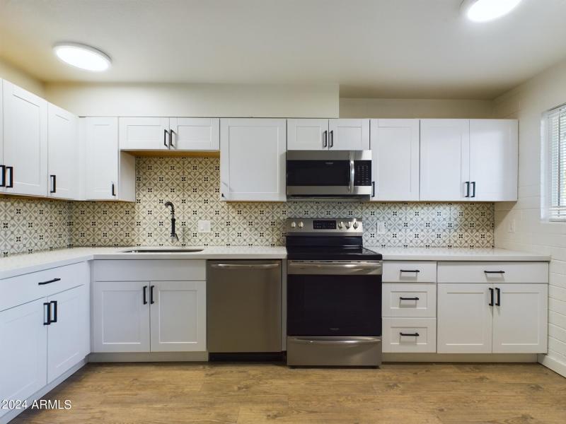 CAM02404G0-PR0027-STILL010