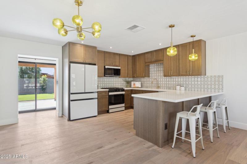 9-web-or-mls-1707-e-pinchot-ave