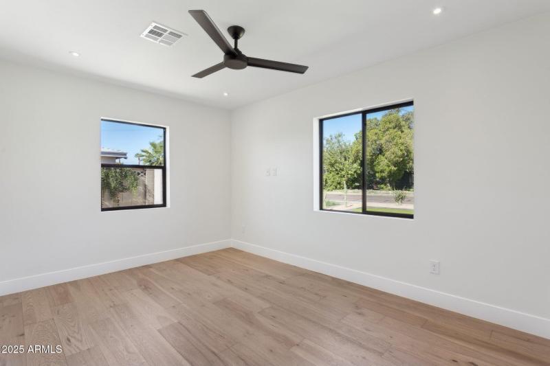 15-web-or-mls-1707-e-pinchot-ave