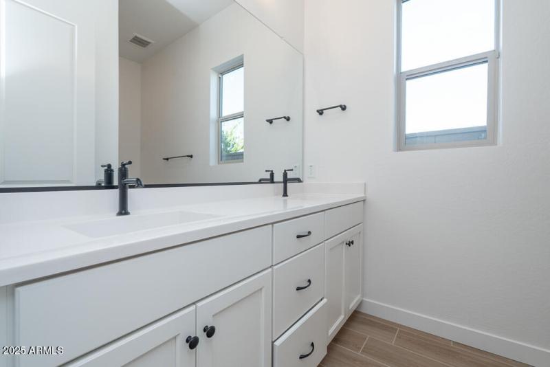 Tri Pointe Waterston Central 272 - Bathr