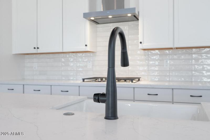 Tri Pointe Waterston Central 272 - Kitch