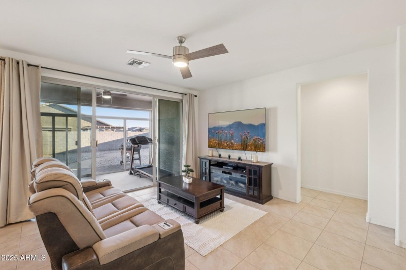 9-web-or-mls-E Pivot Peak-S0611-009