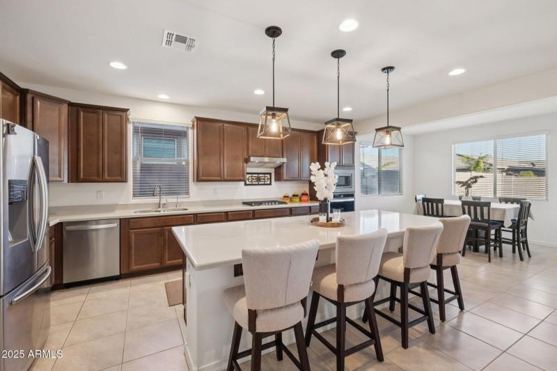 14-web-or-mls-E Pivot Peak-S0611-014