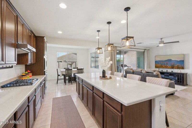 17-web-or-mls-E Pivot Peak-S0611-017