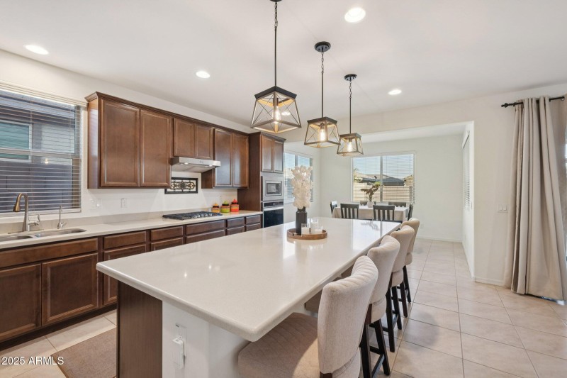 19-web-or-mls-E Pivot Peak-S0611-019