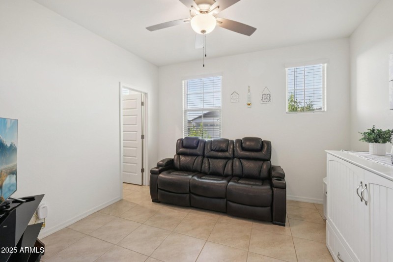 20-web-or-mls-E Pivot Peak-S0611-020